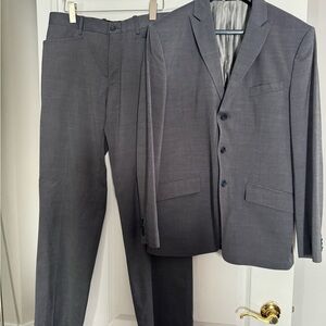 Tristan Dark Gray Suit Set. Jacket 42R and pants 36